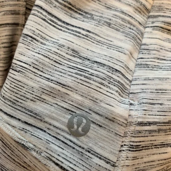 Lululemon close to crossing Long sleeve pullover - Picture 8 of 9